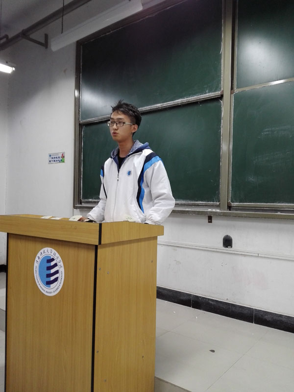 学生代表发言.jpg 学生代表发言.jpg