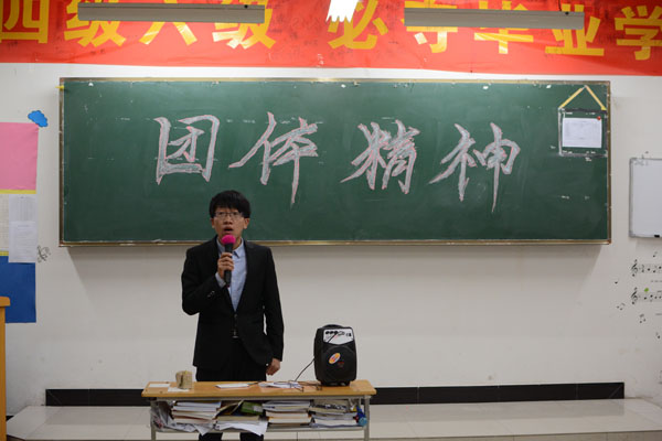 学生进班实习.JPG